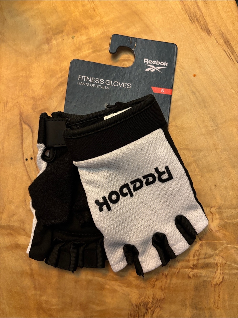 Reebok White and Black Half-Finger Fitness Gloves